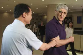 他拒绝与篮协领导握手、执教男篮3个月下课 现如今却入选名人堂图片