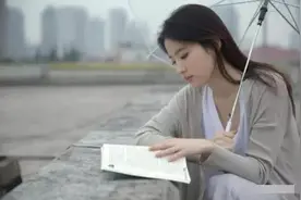 韩国高配版“刘亦菲”到底有多美？被泼水依旧卖力舞蹈，天壤之别图片