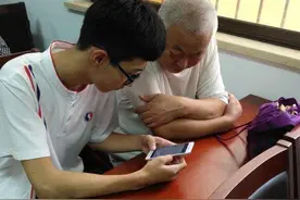 蓝光是导致眼疾的元凶之一！出门戴墨镜、吃胡萝卜能否有效护眼？图片