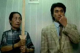 周星驰身边的这位老奶奶，不是普通的配角，而是洪金宝的亲奶奶图片