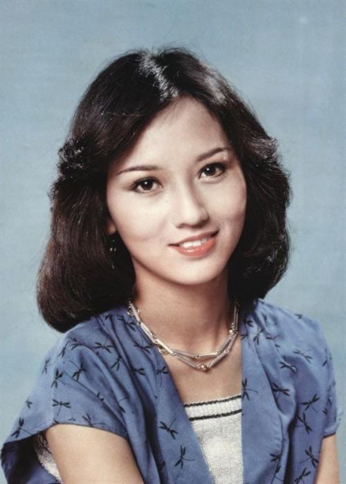 赵雅芝的传奇情史，因私藏情书导致婚姻破裂，再婚后赢得幸福人生