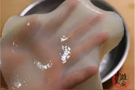 凉皮发黏还开裂？原来这1步没做对，照这方法做，爽滑劲道不开裂图片