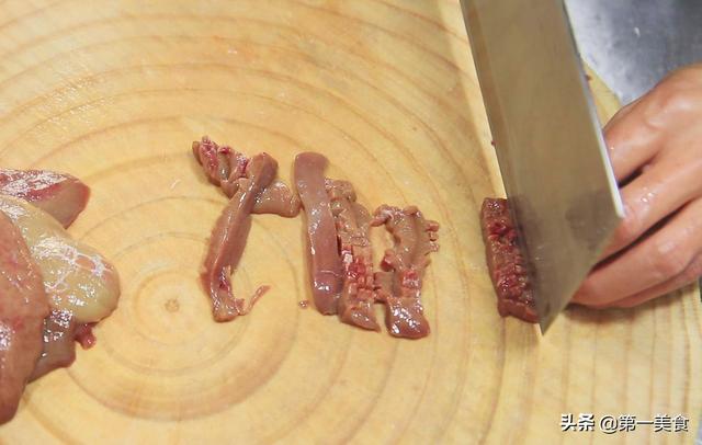 腰花这样炒脆嫩不腥臊，饭店的厨师长都这样做，男人聚会必备菜