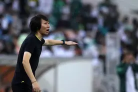 国足世预赛备战大胜，3-0狂扫深圳，李铁变阵有奇效，三叉戟进球图片