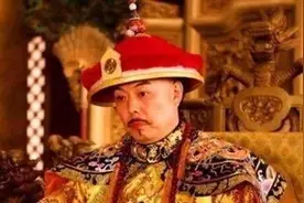 老皇帝摔倒在地，谁都不敢扶，一小官斗胆搀扶，后成为封疆大吏图片