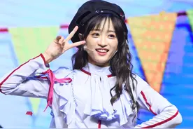 黄婷婷的舞台穿搭，可爱的萌妹子一枚！图片