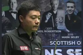 丁俊晖轰单杆100和两杆60+横扫晋级，对手全场低迷沮丧图片