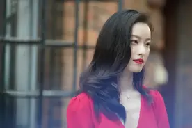 《流金岁月》比剧情还精彩的，是这四个中年女人的穿搭LOOK图片