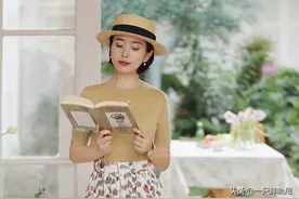 最美不过“T恤+碎花裙”，随便一穿都洋气，今夏的优雅你做主图片