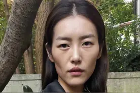 33岁刘雯瘦过头生图显老，同期女模或恋爱或二胎，唯有她坚持单身图片