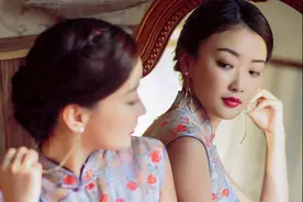 穿旗袍还摆剪刀手？学会这几个“做作”的拍照姿势，美成画中人图片
