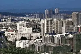 中国又一座“空城”，盖好的房子都没人要，到了晚上灯光空一大半图片