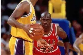 NBA那些秒杀全场的眼神瞬间，光气场就赢了！詹姆斯2张照片上榜图片