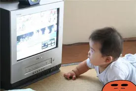 婴幼儿能不能看电视？国外科学家研究成果出乎意外，家长别忽视图片
