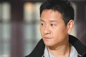《跨过鸭绿江》主演连奕名：父亲的4次流泪，让我铭记一生图片