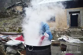 山里大叔娶个女婿当儿子，撵到西藏打工赚钱，亲家地里有活他去替图片