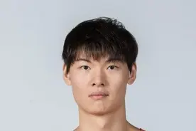 评点本赛季CBA联赛33位获得顶薪的球员，分享一下他们的场均数据图片