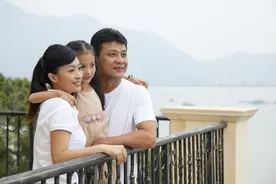 和带着儿子的离婚女人走到一起，十年过去，我输得彻底图片