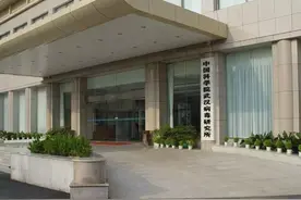 造谣“武汉病毒所研究员实名举报”账号，来自境外图片