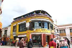 八廓街上的老建筑，承载了多少西藏的往日今夕图片