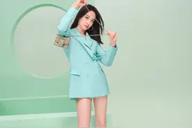 宋茜演绎Jimmy Choo七夕特别系列，清新的苹果绿，感受恋爱的酸甜图片