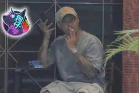 余文乐抛下孕妻出门消遣，秘密现身高档会所，开千万豪车左右不分图片