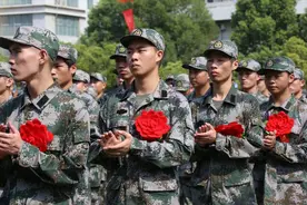 2021年第二轮征兵正在进行，条件适当放宽，有文身的学生尴尬了图片