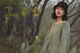 平胸女人秋冬怎么穿才有女人味？注意这4点"法则"，时尚有韵味图片