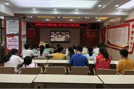 四季青街道西固巷社区开展《阿凡提之奇缘历险》观影活动图片