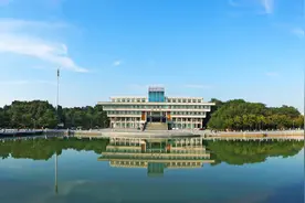 信阳的这所公办大学，二本招生，中分段可报考，但实力较强劲图片