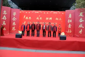 许昌二高教育集团西校区隆重举行高三学生成人礼暨高考誓师大会图片