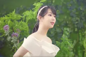 杨紫身材又翻车！膀大腰圆瑕疵太多，拍个背影也得用替身图片