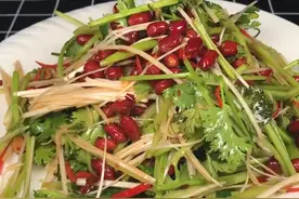 东北特色老虎菜的地道做法，清脆爽口开胃解腻，一大盘不够吃图片