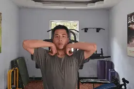 兵哥哥的花式俯卧撑组合训练，看完后你能做几组！图片