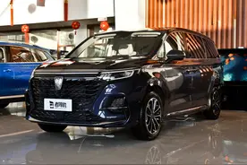内部豪华舒适，2.0T大7座MPV，低价享豪华，实拍荣威iMAX8图片