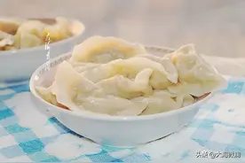 冬天水饺最爱白菜馅，加点牛肉酱一拌，香辣爽口，全家人都爱吃图片