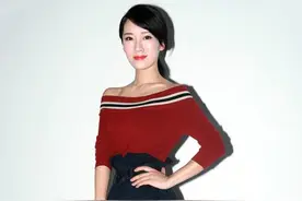 李念腰细得太不真实！纸袋裤勒得这么紧还显宽松，这身材比例绝了图片