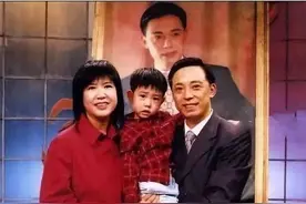 对京剧名家于魁智帮助最大的两个女人：妻子梁以薇、搭档李胜素图片