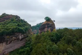 江西蜡烛峰有一副千古绝对，悬赏10万征集下联，至今无人能对图片