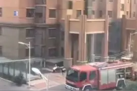 北京平谷一小区突发火情 居民：孩子被第一时间喊出图片