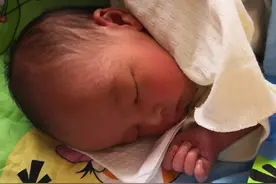 实在想吐槽一下我家的育儿嫂图片