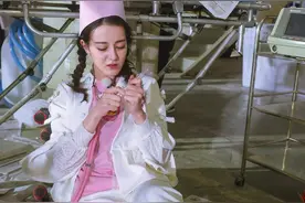 今日美图《迪丽热巴》护士装扮图片