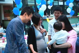 生二胎和不生二胎的家庭，20年后有何区别？过来人哽咽：很后悔图片