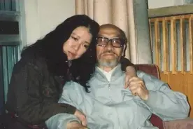 三毛不远万里示爱77岁王洛宾，却被拒之门外，回到台湾绝望离世图片