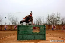 四上领奖台的老兵，背后还有这样的故事……图片