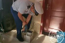新余：存钱罐只进不出变“貔貅”，女子硬核求助消防员图片