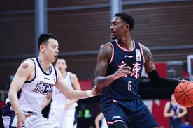 布鲁克斯22+7领衔六人得分上双 广东险胜广州迎来三连胜图片