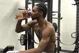 保温杯后的人间清醒：威金斯图片