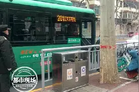 公交车上故意摘口罩，女子吓跑一车人？警方通报来了图片