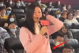 37岁陈妍希罕出席活动，身材发福腹部微隆，打扮土气疑似怀二胎图片